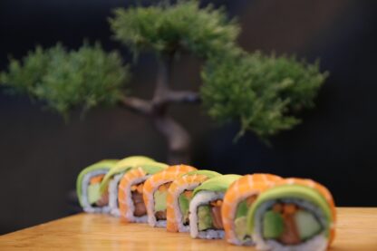 Rainbow roll saumon